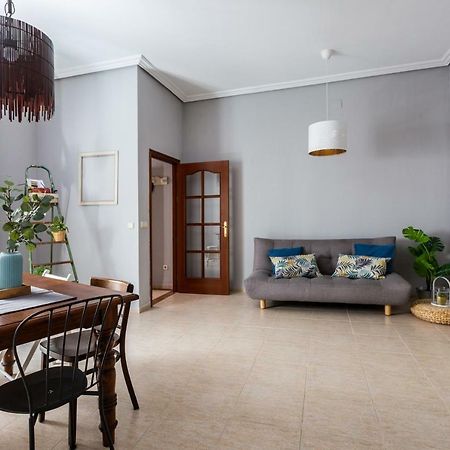 Serva La Bari Shared Apartment Seville Ngoại thất bức ảnh