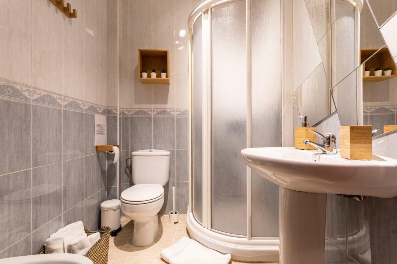 Serva La Bari Shared Apartment Seville Ngoại thất bức ảnh
