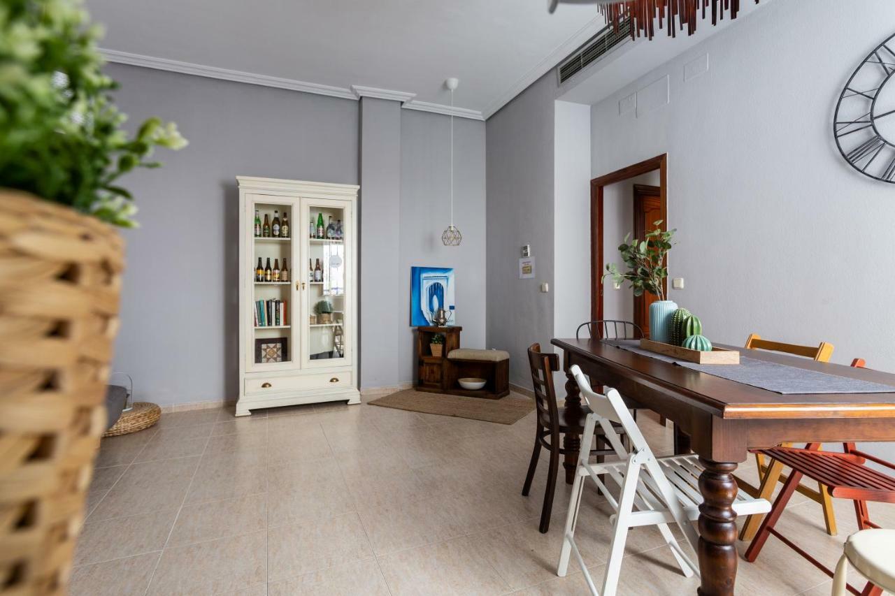 Serva La Bari Shared Apartment Seville Ngoại thất bức ảnh