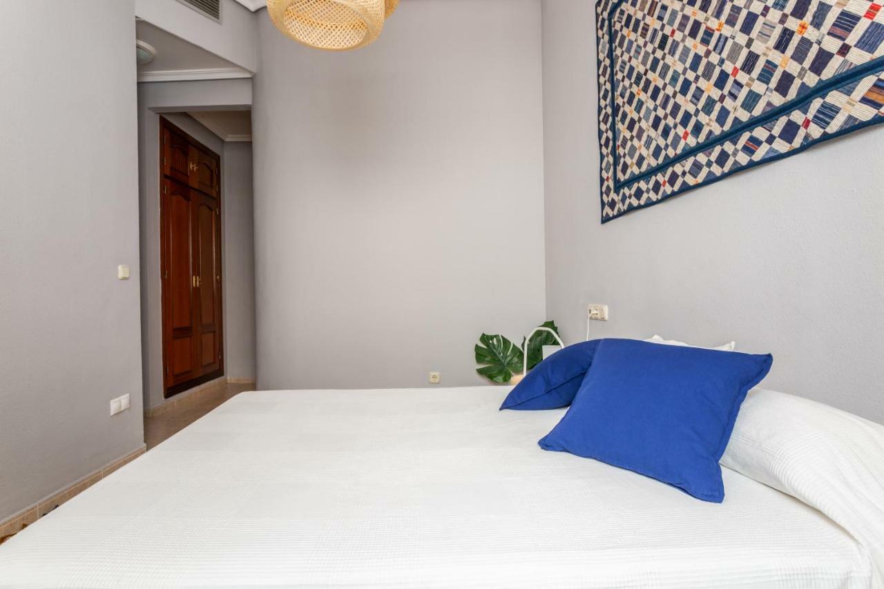 Serva La Bari Shared Apartment Seville Ngoại thất bức ảnh
